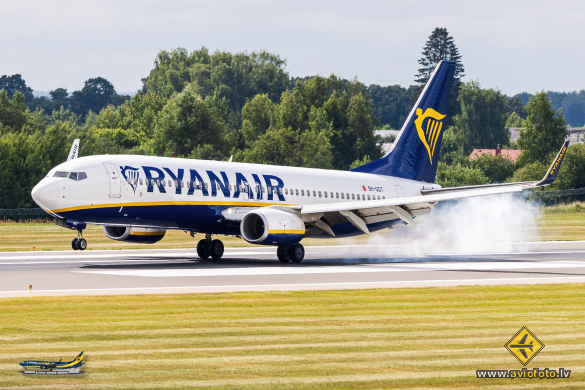Boeing 737-8AS