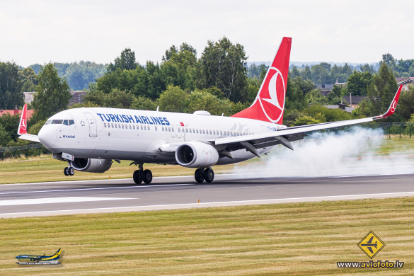 Boeing 737-8F2