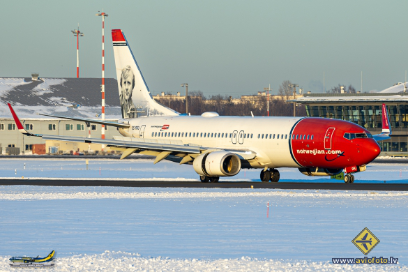 Boeing 737-8JP