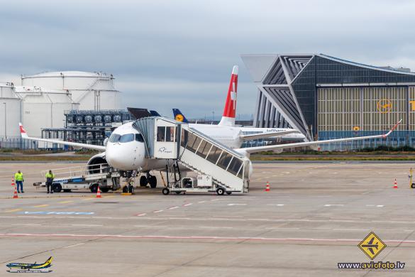 Bombardier CSeries CS300 (BD-500-1A11)