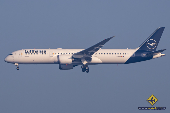 Boeing 787-9 Dreamliner