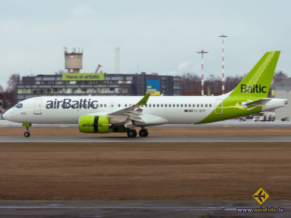 Airbus A220-300