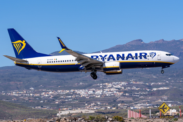 Boeing 737-8AS