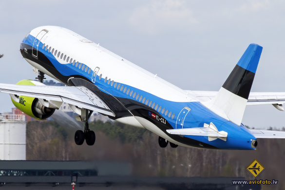 Airbus A220-300
