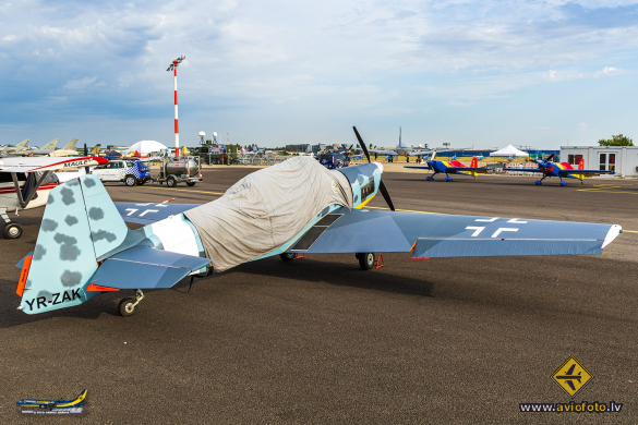 Zlin 526F