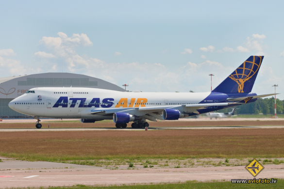 Boeing 747-422